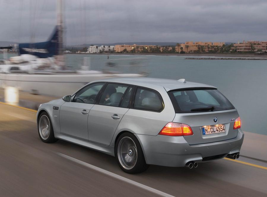  BMW M5 Touring 2009 года  (фото 32 из 51)